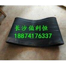 專業(yè)供應(yīng)攪拌機(jī)配件，中聯(lián)攪拌機(jī)配件，中聯(lián)HZS120P型下料斗膠桶